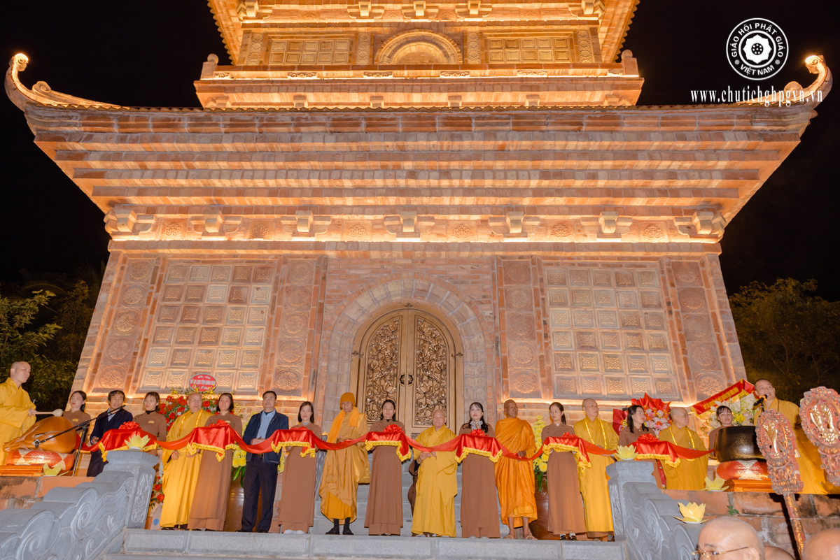 Hòa thượng Chủ tịch dự lễ khánh thành Bảo tháp Kỳ Lân Sơn Tự