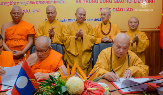 Giáo hội Phật giáo Việt Nam và Liên minh Trung ương Phật giáo Lào cùng ký kết bản ghi nhớ hợp tác