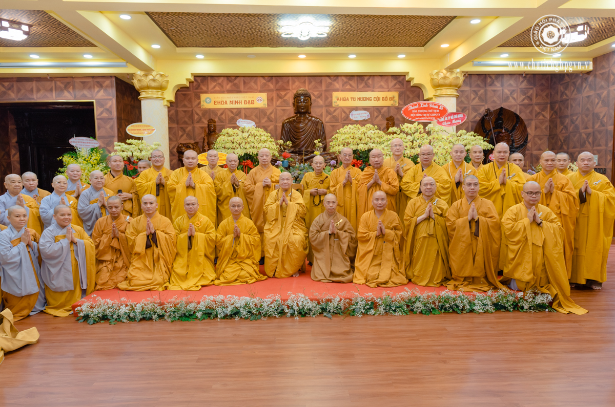 Ban Trị sự Phật giáo TP.HCM khánh chúc Hòa thượng Chủ tịch