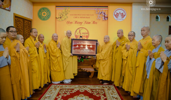 Ban Trị sự Phật giáo tỉnh Đồng Tháp khánh tuế Hòa thượng Chủ tịch