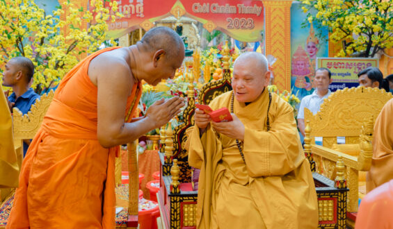 Hòa thượng Chủ tịch chúc tết chư Tăng, Phật tử đồng bào Khmer tại TP.HCM