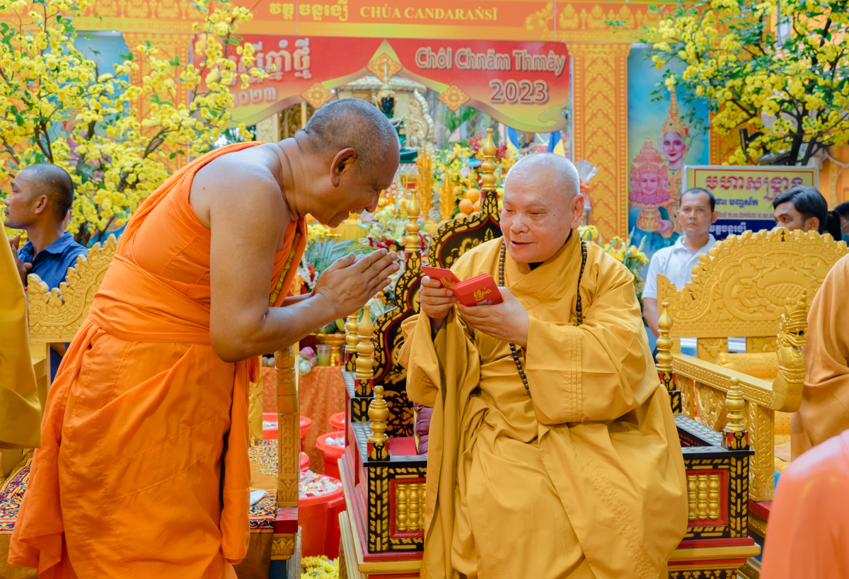 Hòa thượng Chủ tịch chúc tết chư Tăng, Phật tử đồng bào Khmer tại TP.HCM