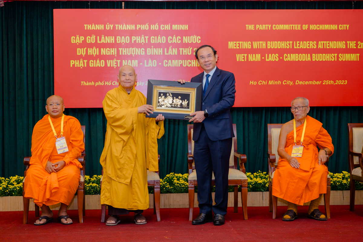 Bí thư Thành uỷ TP.HCM gặp gỡ  lãnh đạo Phật giáo Việt Nam, Lào, Campuchia