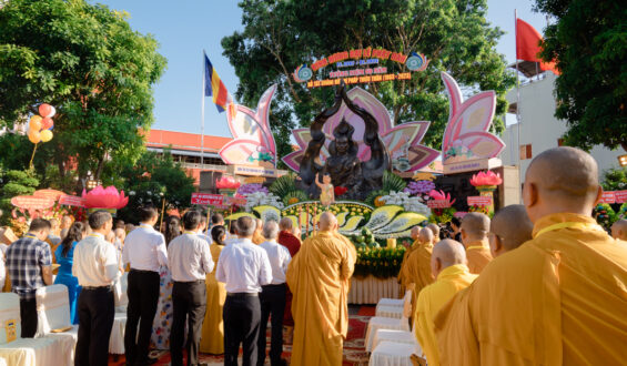 Phật giáo Quận 3 kính mừng Phật đản tại công viên tượng đài Bồ tát Thích Quảng Đức