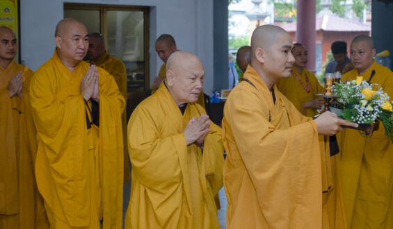 Hòa thượng Chủ tịch thăm và sách tấn hành giả an cư tại Thiền viện Quảng Đức