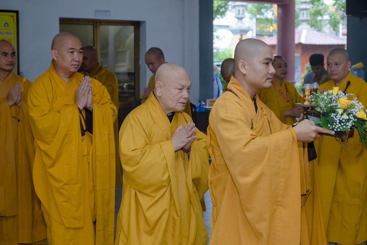 Hòa thượng Chủ tịch thăm và sách tấn hành giả an cư tại Thiền viện Quảng Đức