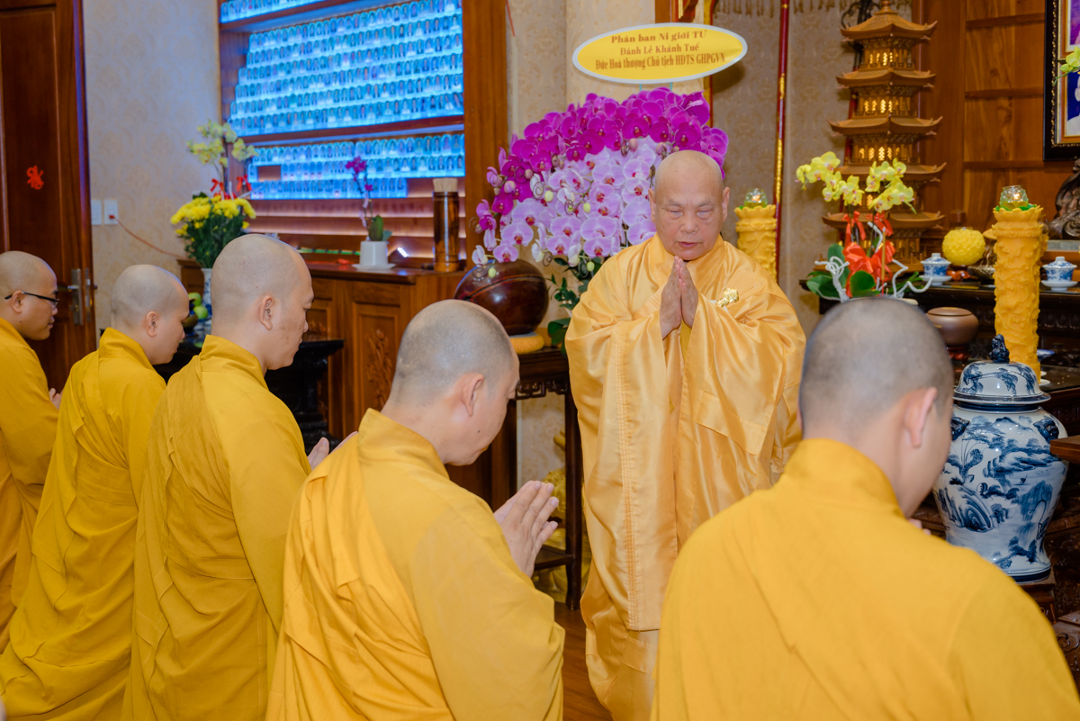 Ấm áp lễ khánh tuế tại chùa Minh Đạo