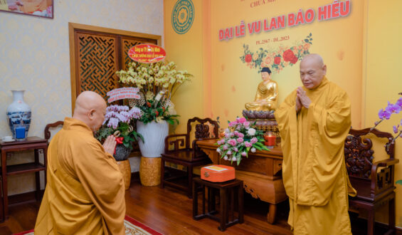 Thường trực Ban Trị sự Phật giáo TP.HCM khánh tuế Hòa thượng Chủ tịch