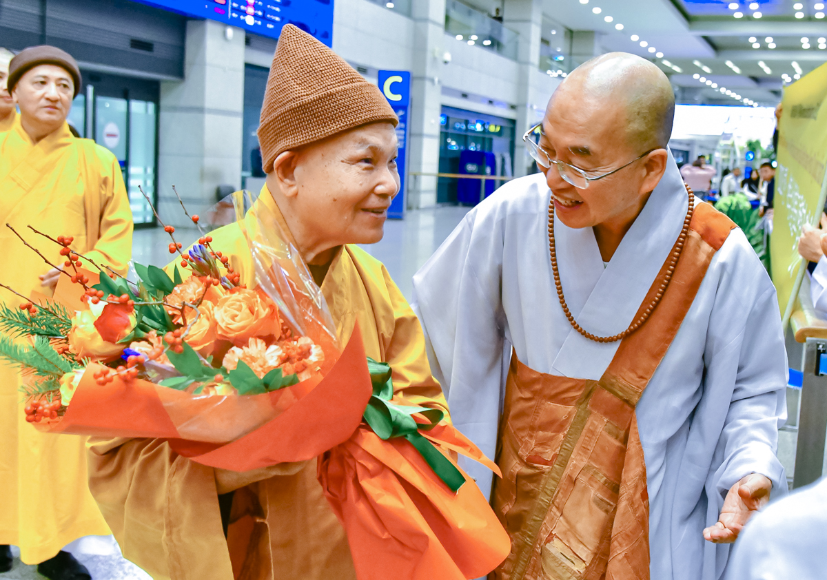 Hòa thượng Chủ tịch chính thức thăm Phật giáo Hàn Quốc