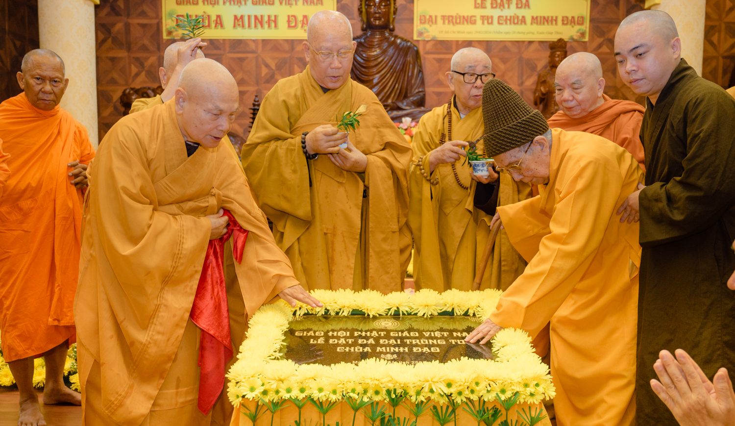 Đặt đá đại trùng tu chùa Minh Đạo trú xứ Trưởng lão Hòa thượng Chủ tịch GHPGVN