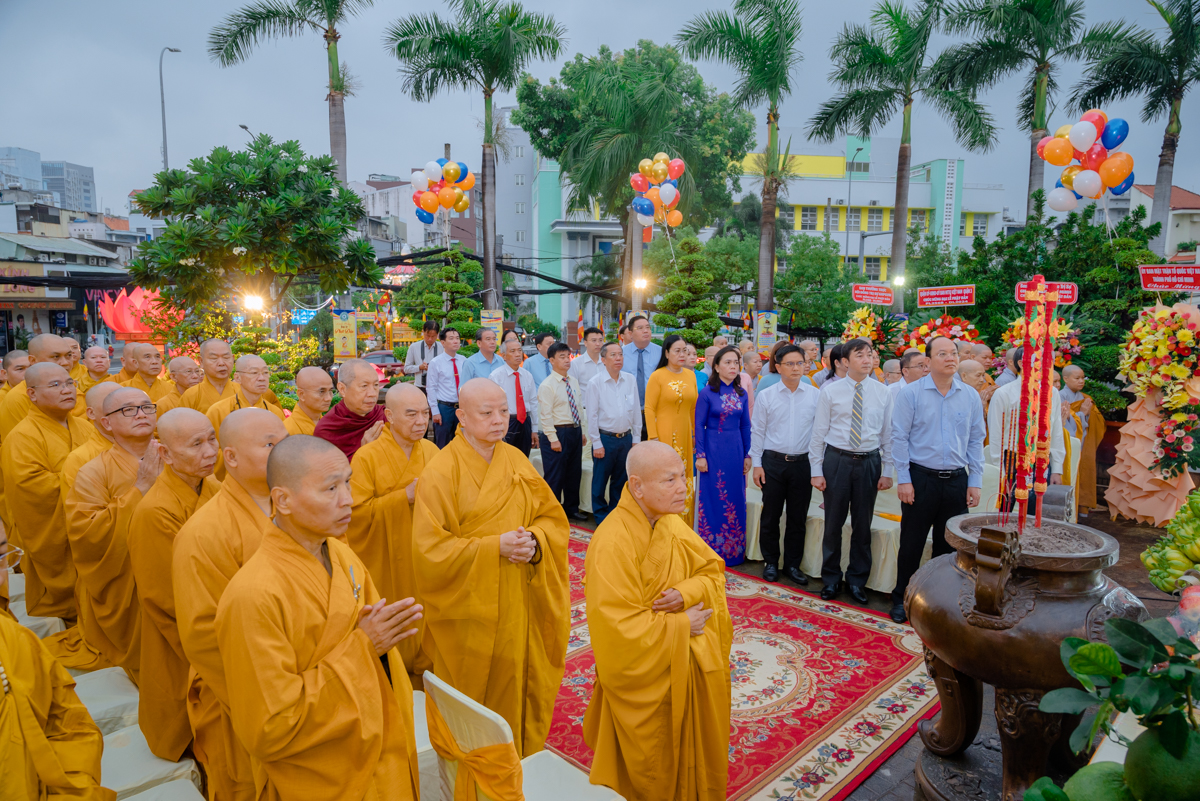 Phật giáo quận 3 kính mừng Đại lễ Phật đản PL.2568 tại công viên tượng đài Bồ tát Thích Quảng Đức