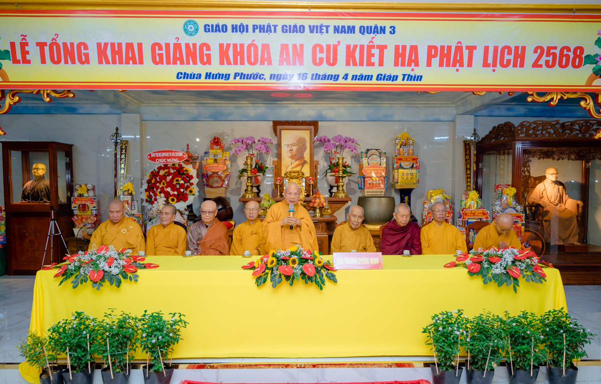 Hoà Thượng Chủ tịch chứng minh, giáo giới đến chư hành giả hạ trường Thiền viện Quảng Đức và Phật giáo Quận 3