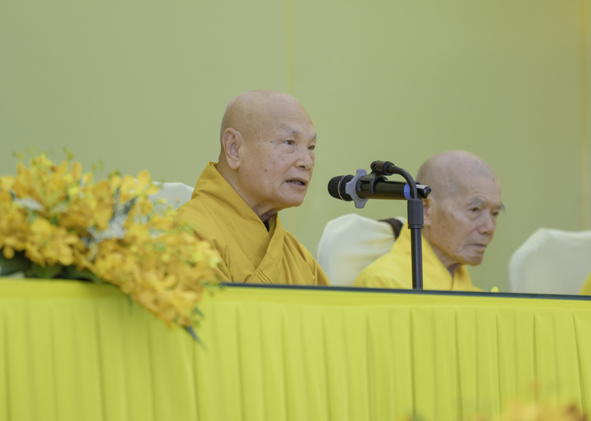 Trưởng Lão Hòa Thượng Chủ Tịch thăm và khuyến tấn Tăng Ni Phật giáo tỉnh Bình Dương