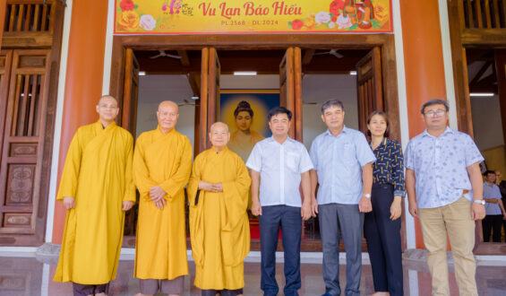 Công an huyện Long Thành chúc mừng Đại lễ Vu Lan chùa Quốc Ân Khải Tường